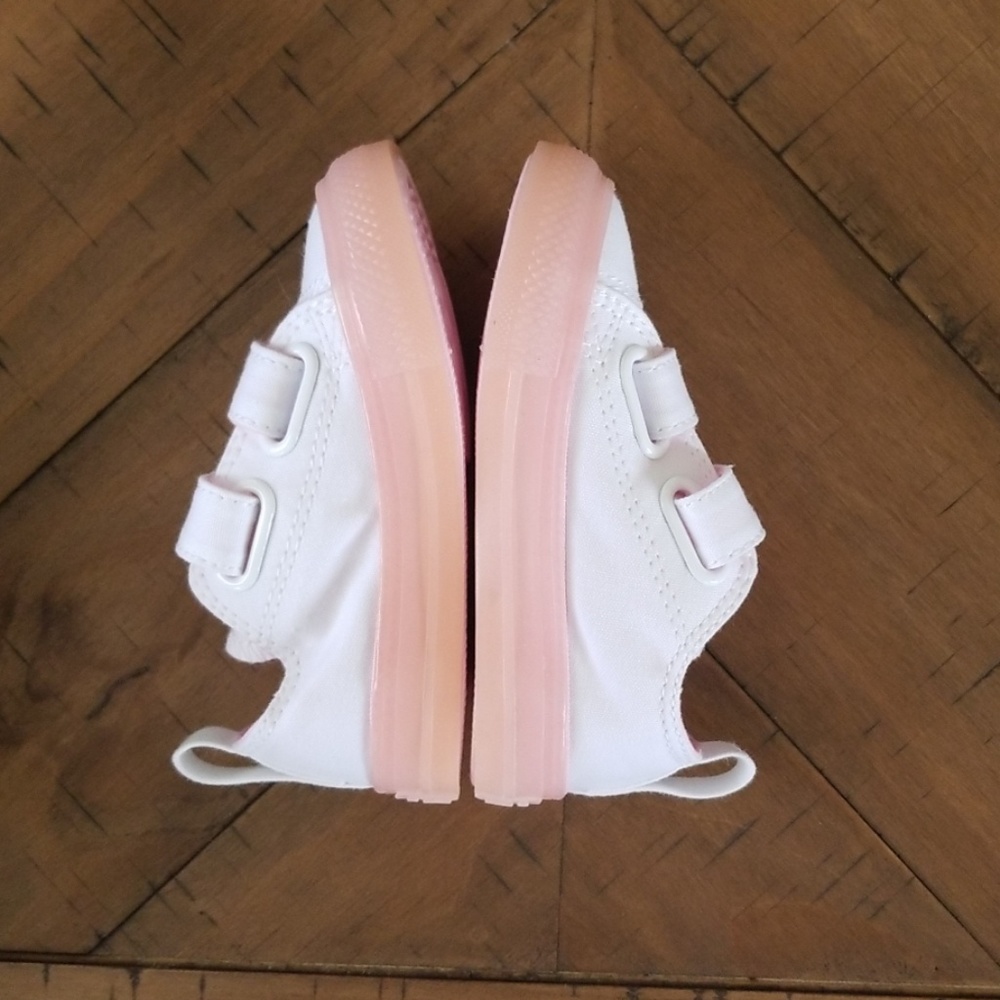 Infant/ Toddlers Converse Shoes - Picture 6 of 6